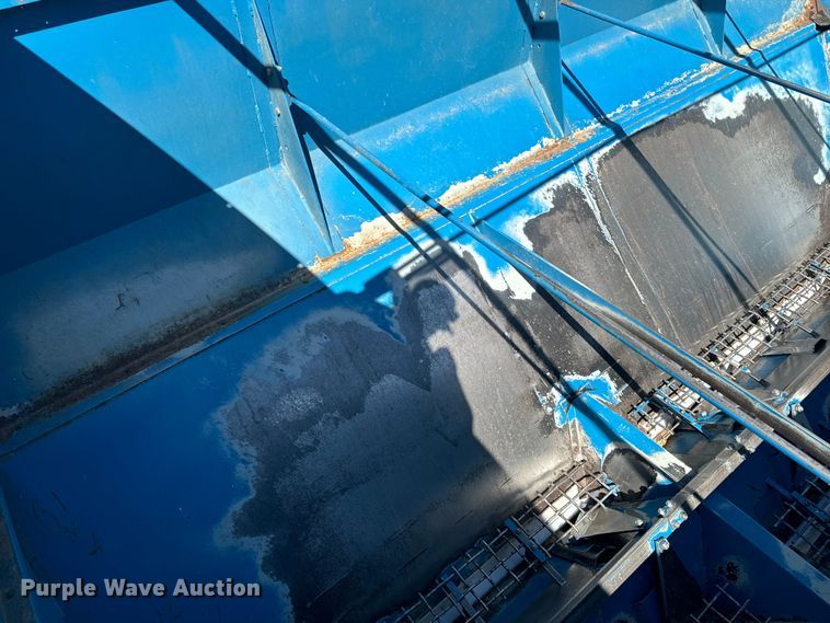 image for item EE7559 Kinze 640 grain cart