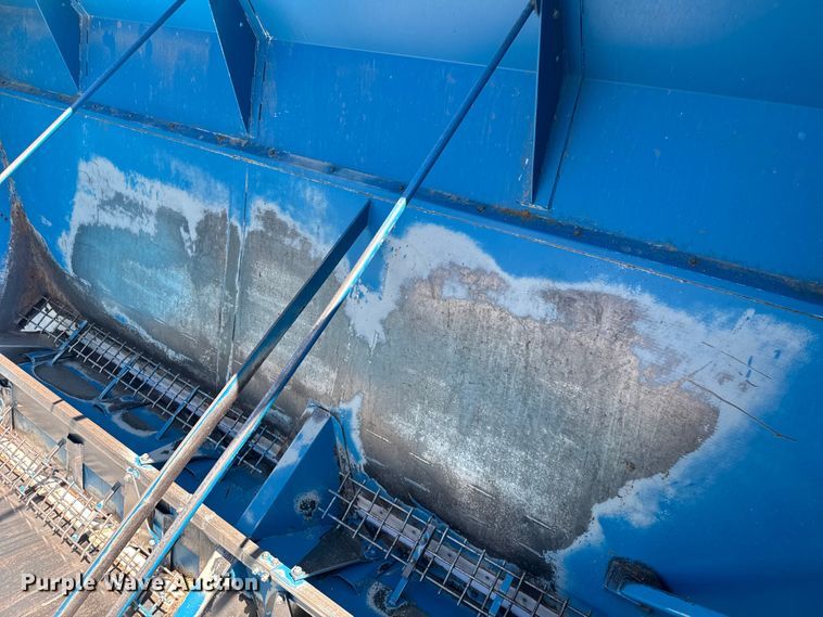 image for item EE7559 Kinze 640 grain cart