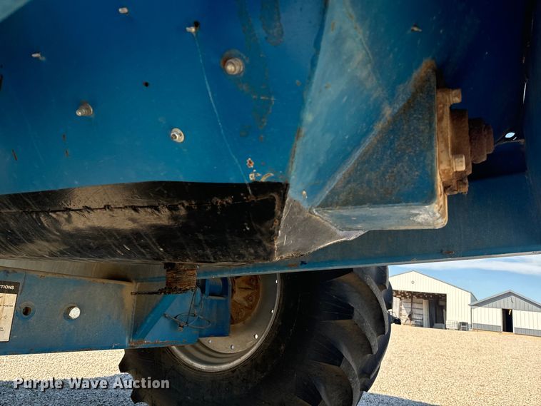 image for item EE7559 Kinze 640 grain cart