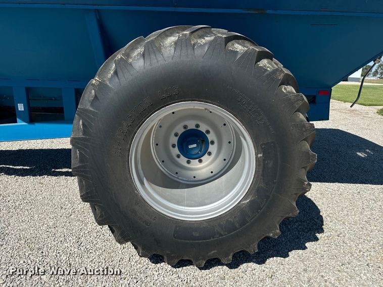 image for item EE7559 Kinze 640 grain cart