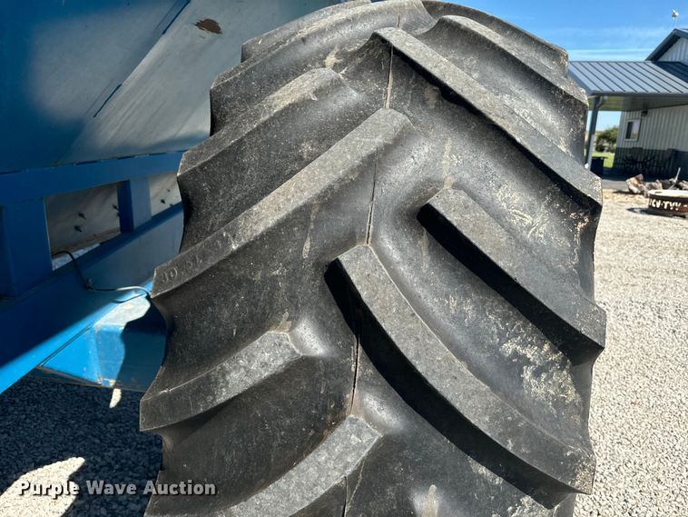 image for item EE7559 Kinze 640 grain cart