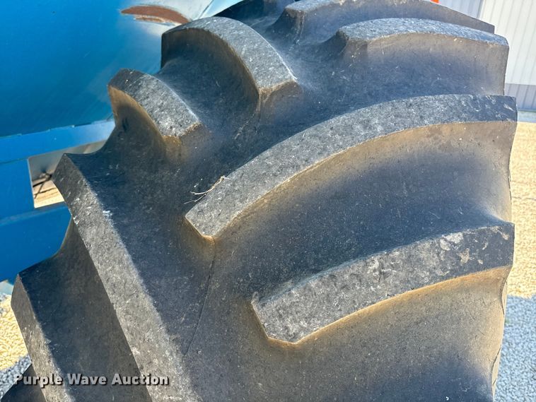 image for item EE7559 Kinze 640 grain cart