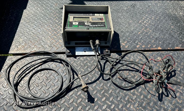 image for item EE7559 Kinze 640 grain cart