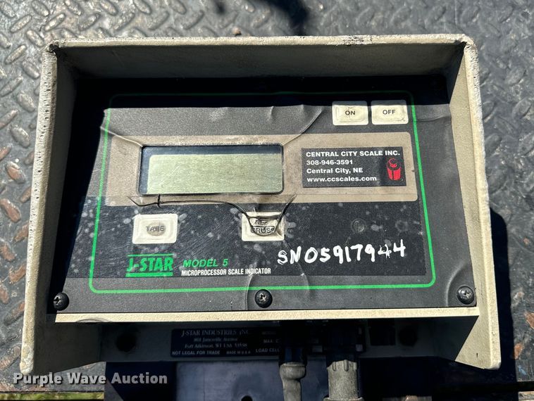 image for item EE7559 Kinze 640 grain cart