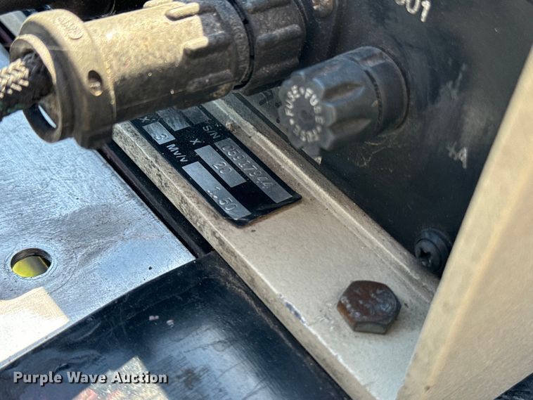 image for item EE7559 Kinze 640 grain cart