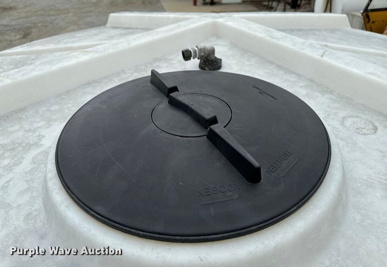 image for item EH4383 Poly tank