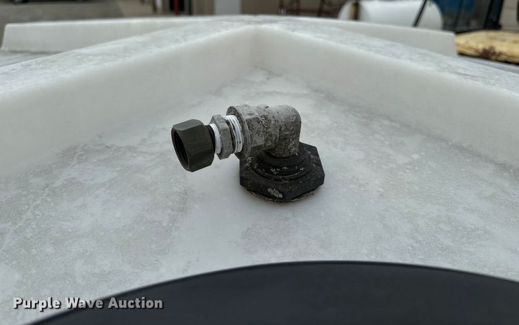 image for item EH4383 Poly tank