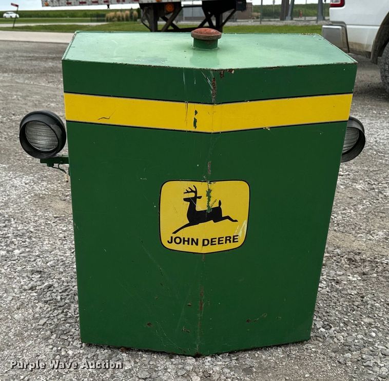 image for item EH4384 John Deere auxiliary fuel tank
