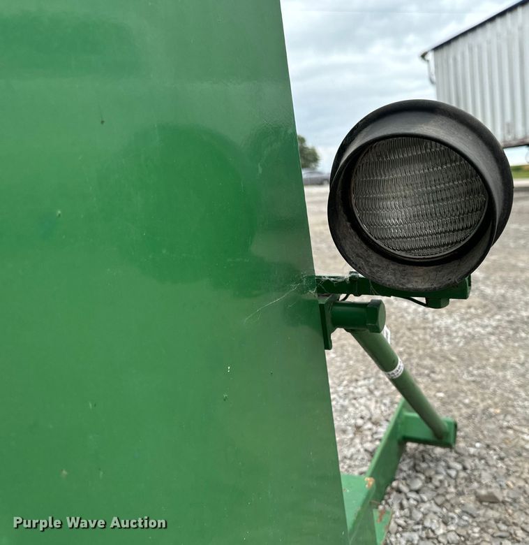 image for item EH4384 John Deere auxiliary fuel tank