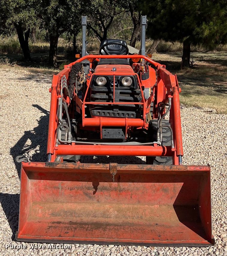 image for item EJ2952 Kubota B7800HSD MFWD tractor