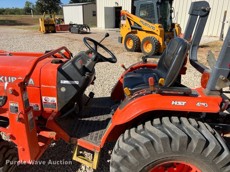 image for item EJ2952 Kubota B7800HSD MFWD tractor