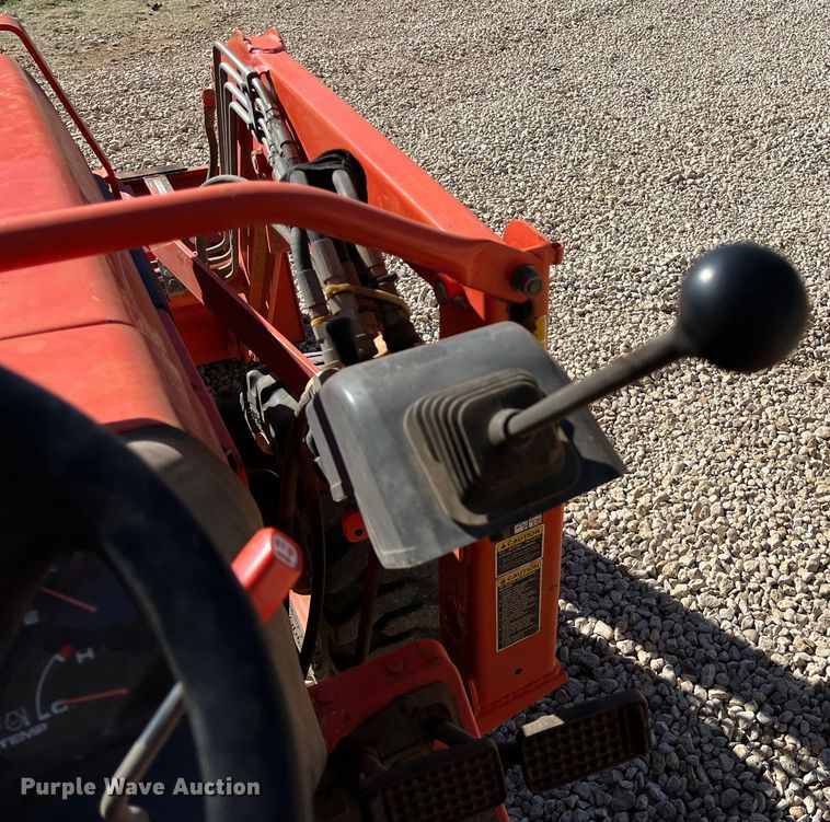 image for item EJ2952 Kubota B7800HSD MFWD tractor