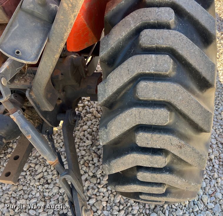 image for item EJ2952 Kubota B7800HSD MFWD tractor