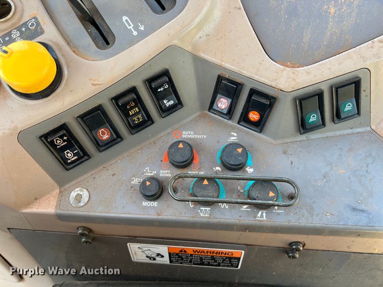 image for item EJ2955 Kubota  M135X MFWD tractor