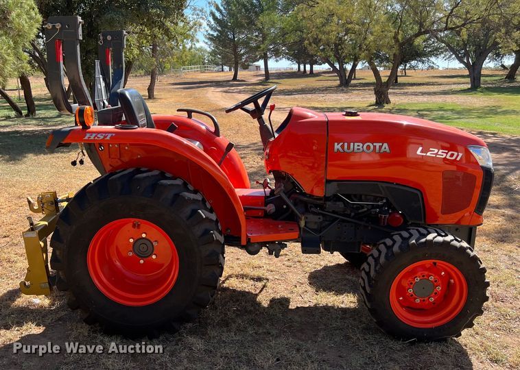 image for item EJ2956 Kubota L2501D MFWD tractor