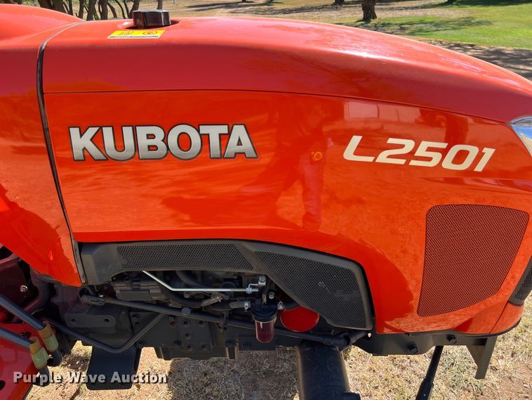 image for item EJ2956 Kubota L2501D MFWD tractor
