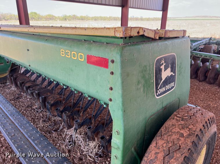 image for item EJ2962 John Deere  8300 grain drill