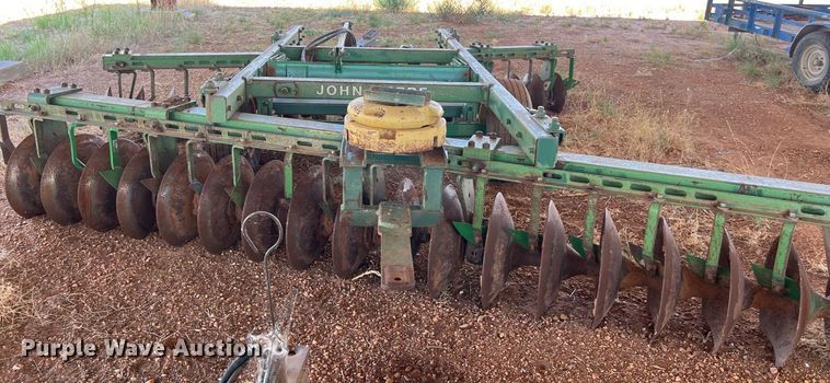 image for item EJ2963 John Deere 425 off-set disk