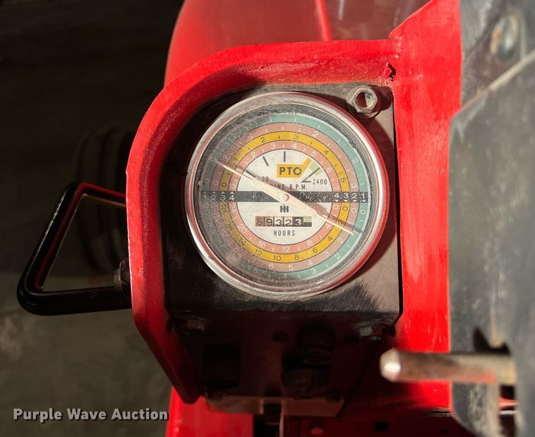 image for item EJ2968 1968 International Harvester Farmall 1256 tractor