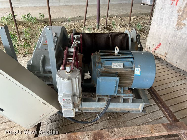 image for item EJ2979 (6) sled winches