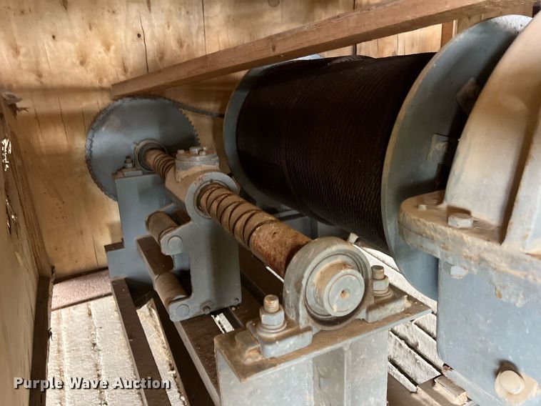 image for item EJ2979 (6) sled winches