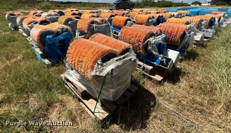 image for item EJ2981 (40) BouMatic Handy Brush cow brushes