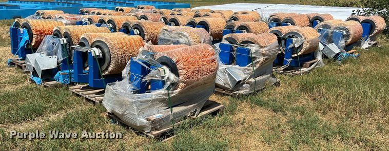 image for item EJ2981 (40) BouMatic Handy Brush cow brushes