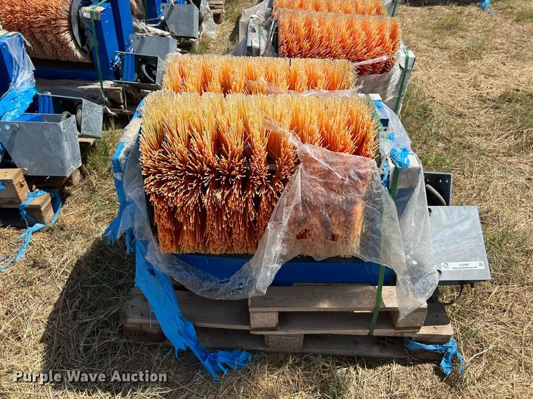 image for item EJ2981 (40) BouMatic Handy Brush cow brushes