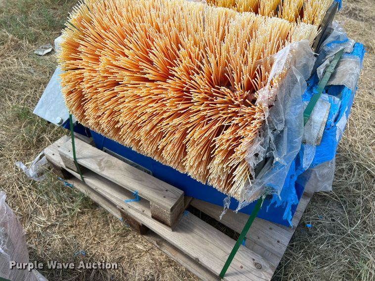 image for item EJ2981 (40) BouMatic Handy Brush cow brushes