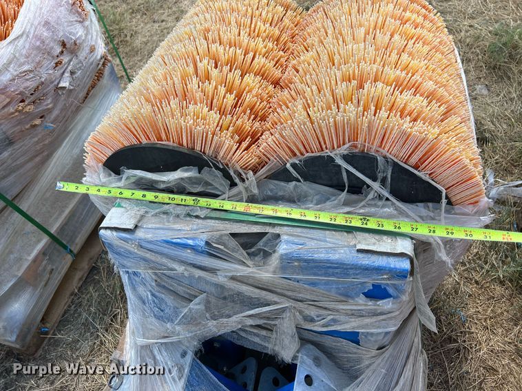 image for item EJ2981 (40) BouMatic Handy Brush cow brushes