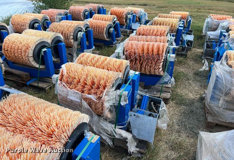 image for item EJ2981 (40) BouMatic Handy Brush cow brushes