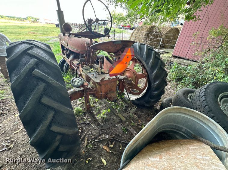 image for item EJ7218 1946 International Harvester Farmall  H tractor