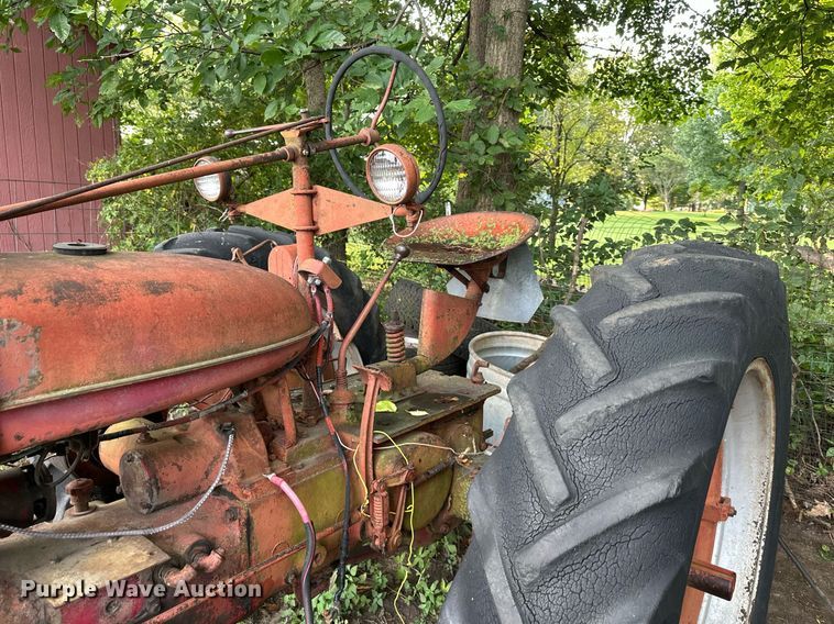 image for item EJ7218 1946 International Harvester Farmall  H tractor