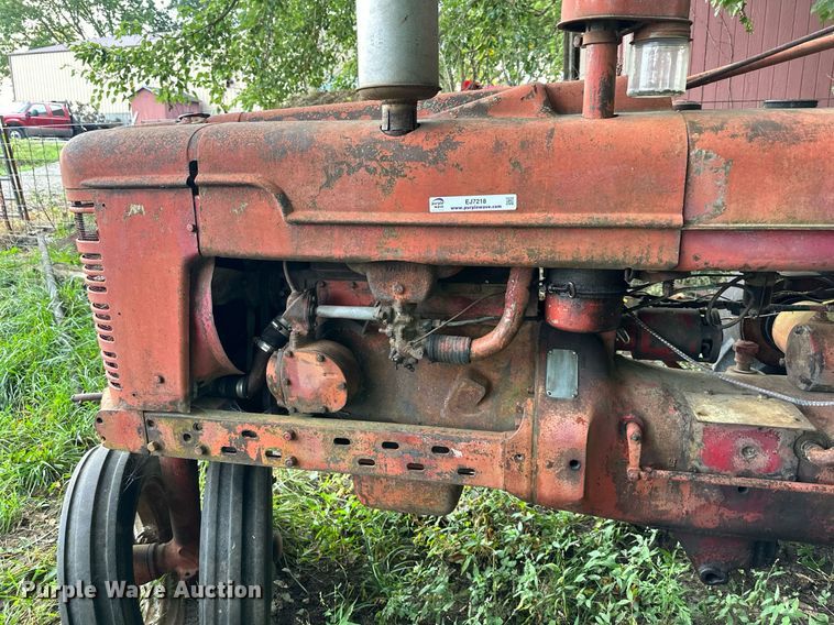 image for item EJ7218 1946 International Harvester Farmall  H tractor