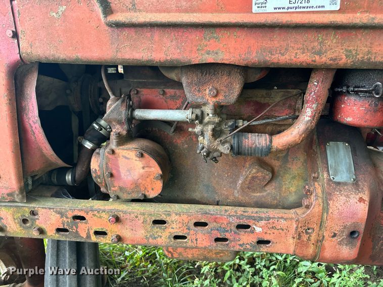 image for item EJ7218 1946 International Harvester Farmall  H tractor
