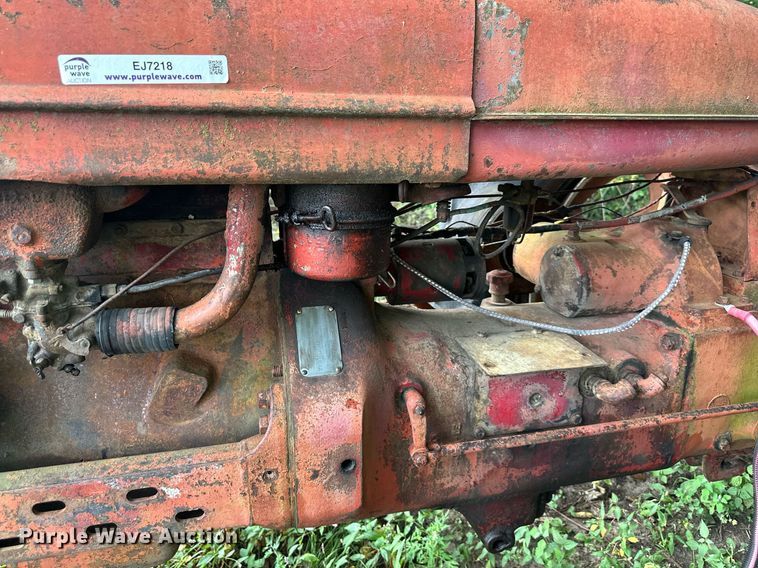 image for item EJ7218 1946 International Harvester Farmall  H tractor