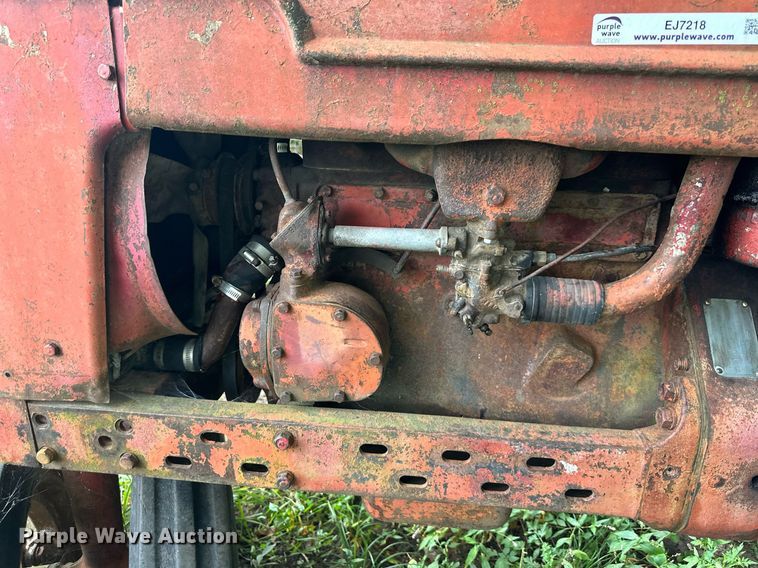 image for item EJ7218 1946 International Harvester Farmall  H tractor