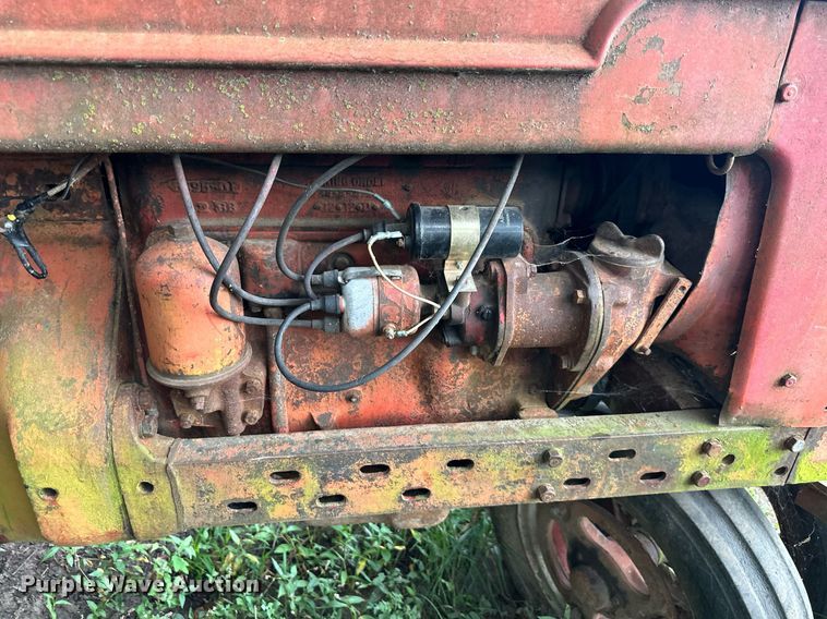 image for item EJ7218 1946 International Harvester Farmall  H tractor