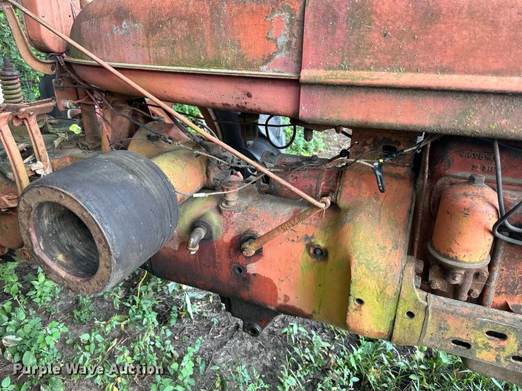 image for item EJ7218 1946 International Harvester Farmall  H tractor