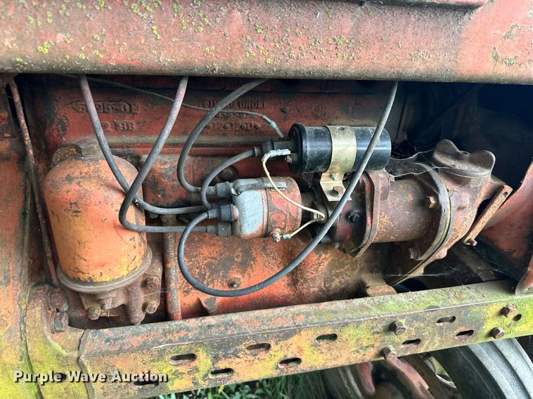 image for item EJ7218 1946 International Harvester Farmall  H tractor