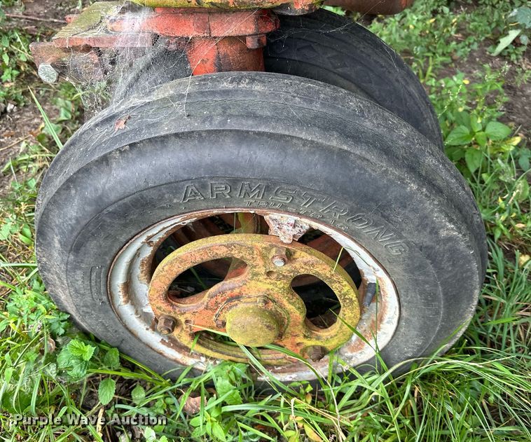 image for item EJ7218 1946 International Harvester Farmall  H tractor