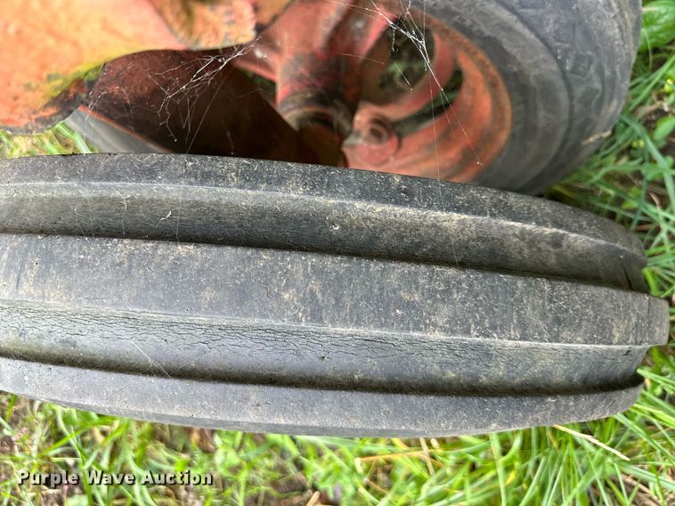 image for item EJ7218 1946 International Harvester Farmall  H tractor