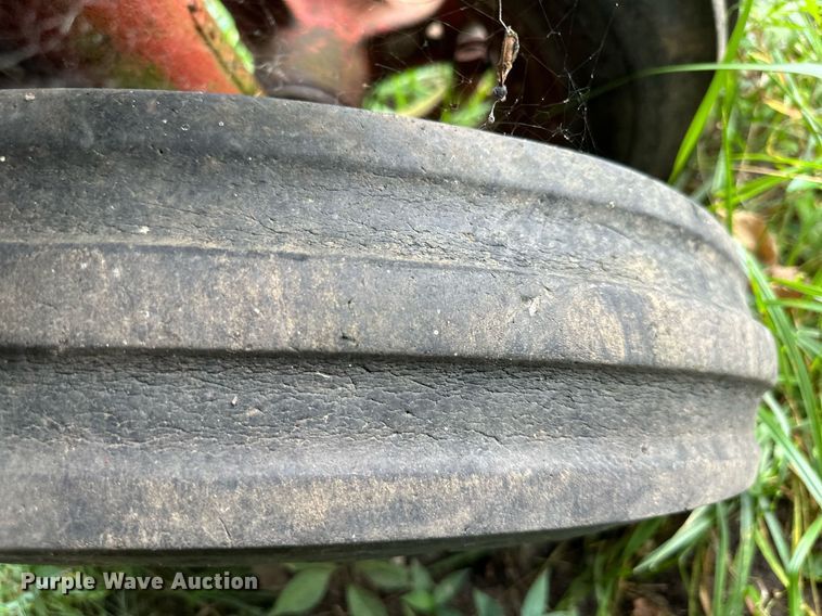 image for item EJ7218 1946 International Harvester Farmall  H tractor