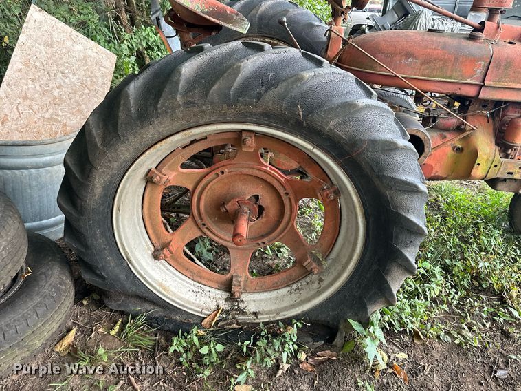 image for item EJ7218 1946 International Harvester Farmall  H tractor