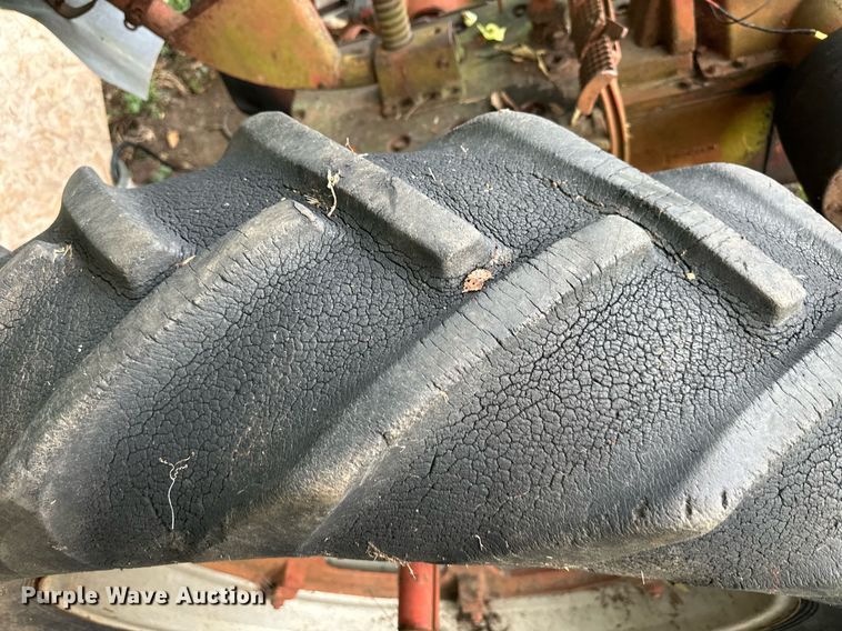 image for item EJ7218 1946 International Harvester Farmall  H tractor