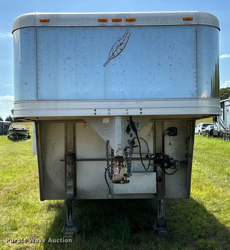 image for item EJ8862 2003 Featherlite  8587 horse trailer
