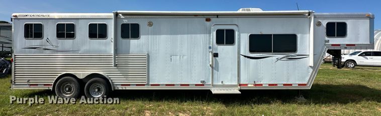 image for item EJ8862 2003 Featherlite  8587 horse trailer