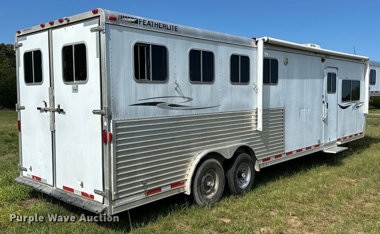 image for item EJ8862 2003 Featherlite  8587 horse trailer