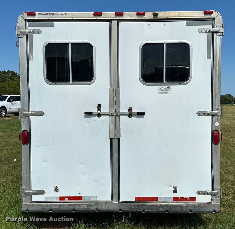 image for item EJ8862 2003 Featherlite  8587 horse trailer