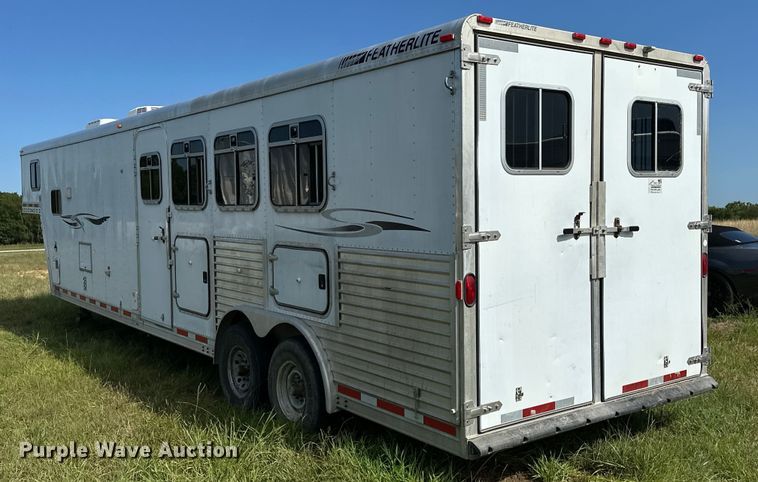 image for item EJ8862 2003 Featherlite  8587 horse trailer